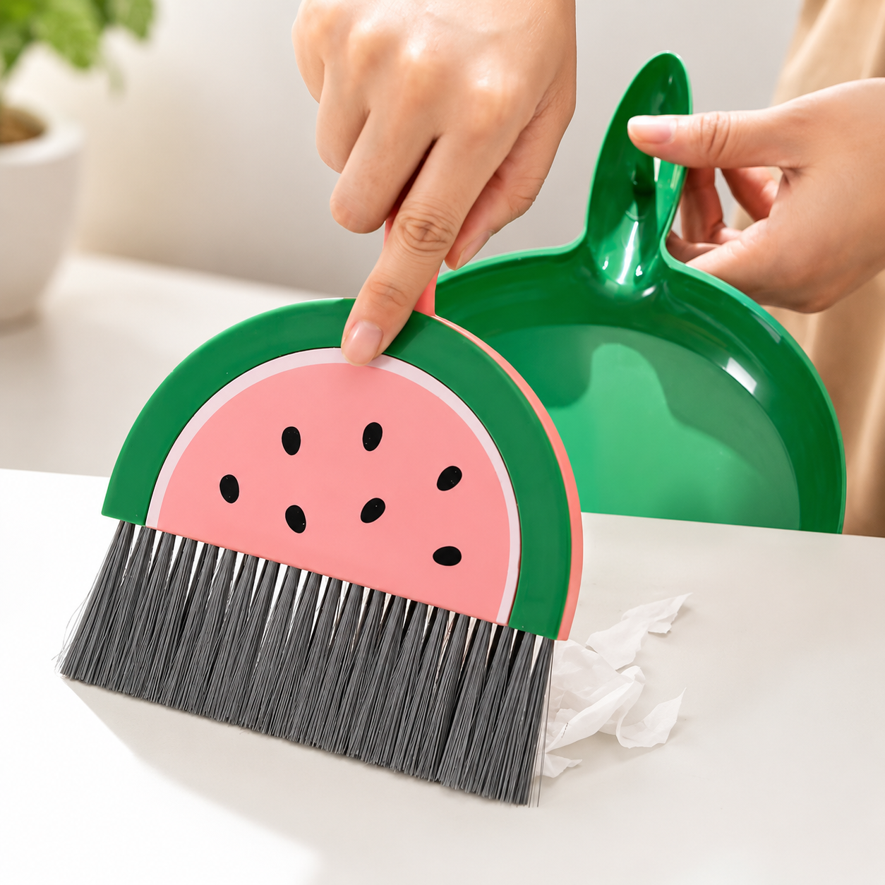 Cute Mini Desktop Dustpan With Brush, Cute Household Cleaning Brush Set, Mini Desk Sweeper with Dustpan, Fruit Shape Cleaning Brush Set